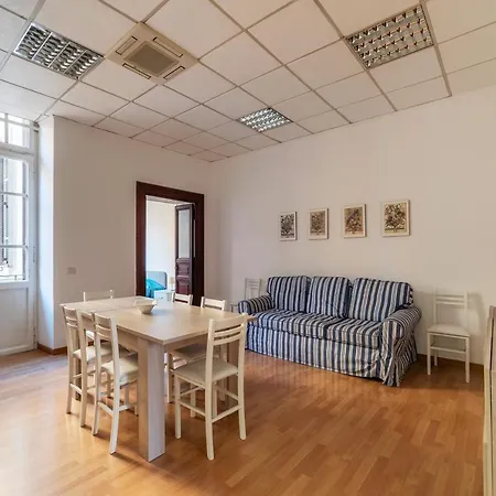 Apartment Borgognoni Rome